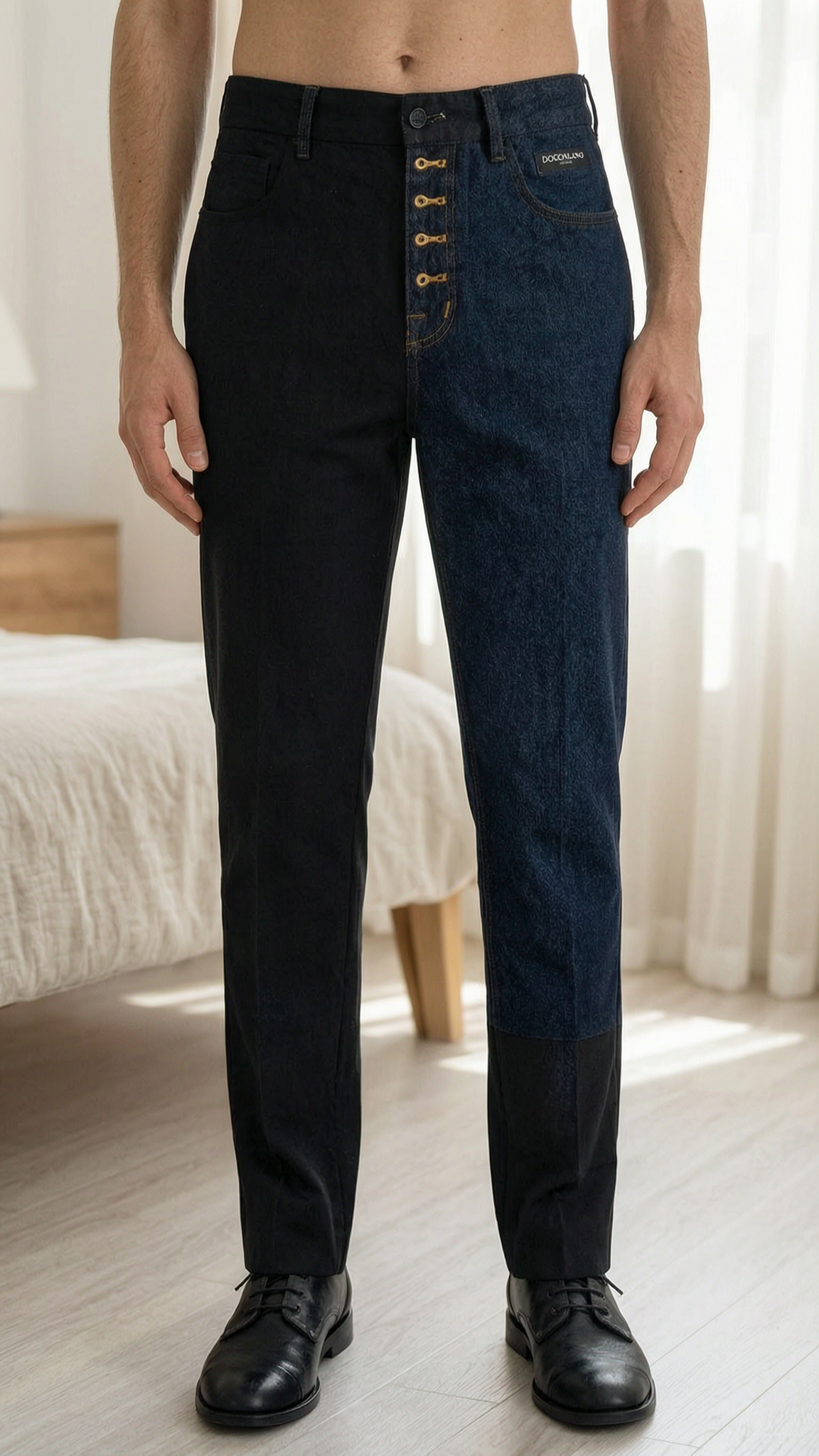 Lots de 3 pantalons et 1 bermuda de marques D&G, Ralph Lauren, Marciano etc. debout, face à la caméra, dans une chambre à la lumière douce, avec une lumière naturelle filtrant par la fenêtre.